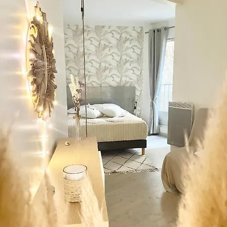 Apartment Jungle Nomads *